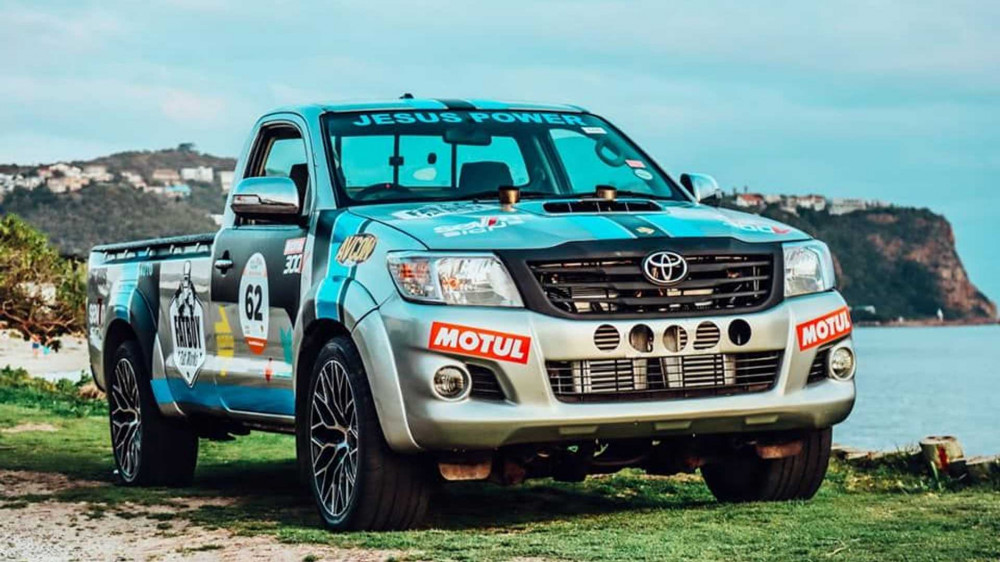 Toyota Hilux Twin-Turbo V12